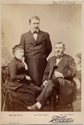 Julia T (Dent) Grant (1826-1902); Ulysses Simpson Grant (1822-85), generaal van het Unieleger, 18e president van de VS; kolonel Frederick Dent Grant (1850-1912) (albuminefoto)